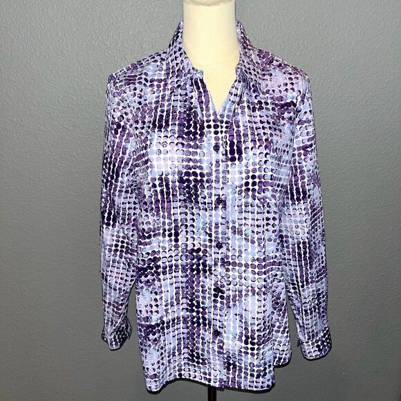 Chico's Wrinkle Resistant Purple Lavender Button up Classic Blouse NWOT - Size 2 - Picture 1 of 11